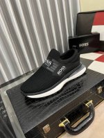 出厂价 Boos 男鞋休闲鞋原单品质鞋面采用进口小牛皮，超透气舒适内里做工精细，高端大气。有时尚典范造型。发泡透明耐磨大底，穿着舒适，值得拥有。码数：38–44