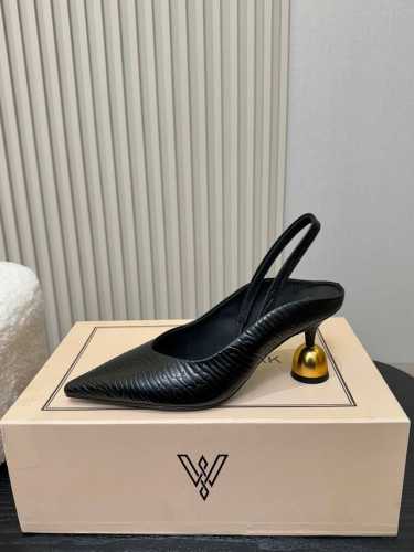 Vanda Novak小众 耗时3个月研发 鞋跟独特设计酒杯 重磅系列 众多联手意大利品牌 推出高级感满分的鞋款系列 火遍Ins神仙绝美神靴，海外博主疯狂打Ca