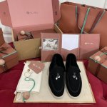 代购级版本 Loro Piana2024Open walk 秋冬海狸毛系列！ 秋冬怎么可以没有一个软糯糯的保暖神器，承包你冬天的御寒，一直以来以高级简约的设计风
