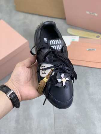 工厂P价P 实价 缪缪Miumiu 2025Vs春夏新款休闲鞋系列 主打最新款 休闲鞋硬货上新 代购级别！高级感十足！国内外博主刷爆的一款，复古又时髦 上脚美炸 - 点击图像关闭