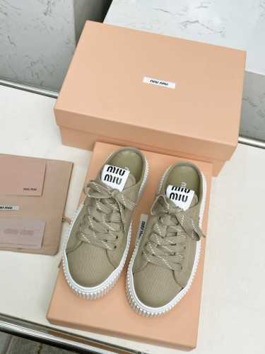 miumiu25年新款 厚底饼干鞋 最新走秀款，经典升级 舒适度与时髦度并存 每个颜色搭配都好看，设计搭配不同风格需求 鞋面：原版定制布 内里: 原版定制羊皮内