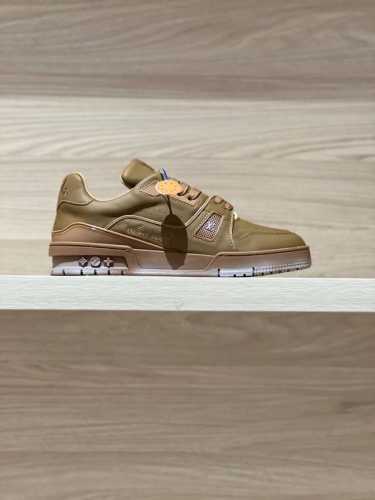 专注好品质 顶级出品 牛皮棕实拍 代购级Trainer 24Fw秋冬新色 原版精准Cp！鞋型无限接近，精细工艺出品 一如既往地好货出炉！原版材料定制！面料原版小