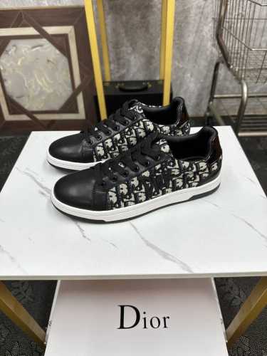 Dior-迪奥 来自法国 众多时尚超模首选品牌 做工精细 采用进口原版布+牛皮面料 羊皮内里 原版开模耐磨大底 给予你色彩斑斓的时尚 尺码 Size :38-4