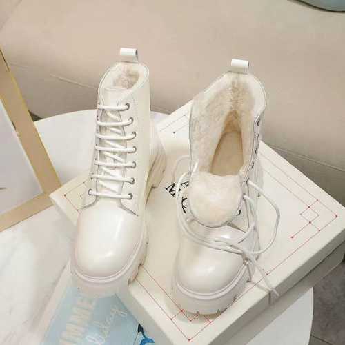羊毛里上线啦 顶级版本 AlexanderMcQueen2024秋冬最新明星网红同款原版1：1品质复刻，官网走秀款火爆开售秋冬必备炸街款 设计风格注重层次感 轮