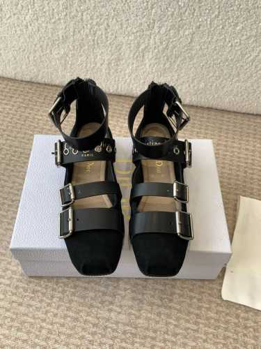 Dior 迪奥2025早春新款乐福鞋一眼就想要玛丽珍乐福鞋单鞋简单大方‘低调奢华！配上醒目的Chanristian Dior标志扣#非常高级穿着舒适好看 而且好