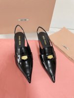MIU MIU 22春夏 大热走秀款 幸运币系列小猫跟鞋，出现在各大时装杂志封面 各路明星、小红书博主着用拼色搭配幸运金币搭配更显示复古上脚尤为惊艳到你的一款闭