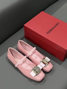 橙子出厂价p ferragamo 菲拉格慕 春夏新款 蝴蝶结芭蕾舞鞋 玛丽珍鞋 平底单鞋 优雅永不过时 减龄又有点俏皮的方头 相信每个女孩都会为之心动 正品全身
