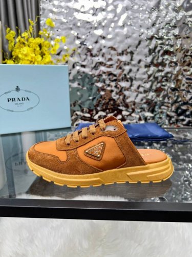 普拉达 Prada.. 2025年爆炸款出货了。，原版1比1开发，四色可选 35--41 34与41码可订做不退换