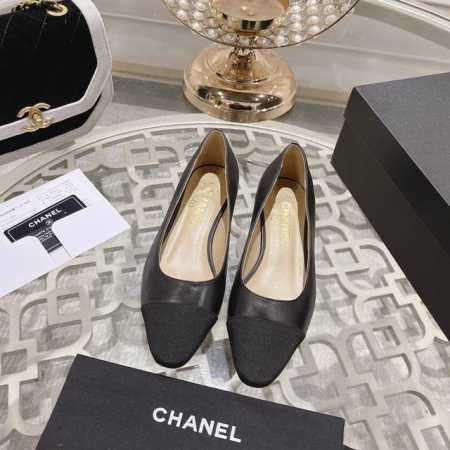 Chanel 春夏季经典拼色粗跟单鞋鞋 时尚走秀款 拼接色混搭，内侧空包头风格，2.5Cm粗跟小logo点缀，演绎时尚！怎么搭怎么好看系列！ 原版定制原木色真皮 - 点击图像关闭
