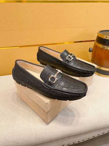 Louis Vuitton 路威易登 ，最新男款士豆豆鞋上市，官一网比一，鞋面用采进意口大头利层牛皮压纹+猪皮内里+最新金五扣，绝一非般工的艺制造，大厂艺工流程
