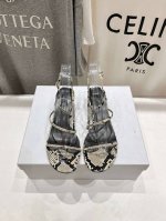 高版本出厂 Khaite 25Ss 夏季 宝藏款拖鞋 极简百搭款，上脚巨美巨好看 关键超级舒适脚感一点都不挑人 100%Y版开发面料Zp颜色一致、中底、鞋底全部