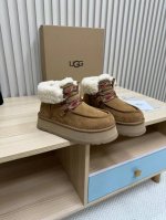 UGG 编号：3954 24秋冬最新款雪地靴！羊毛领口上下呼应设计！勾勒出UGG品牌logo 凸显高端大气 ！采用澳洲进口羊皮毛内里，冬季保暖效果超赞 面料：进