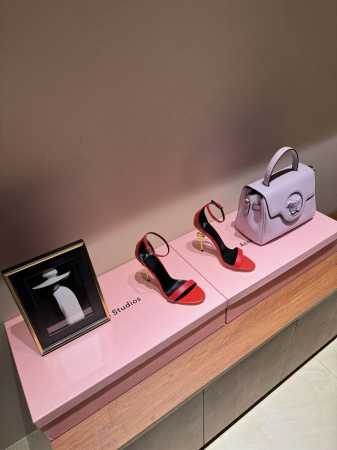 试试不一样的Elisabetta Franchi高跟鞋 一个轻奢品牌 Elisabetta Franchi Elisabetta Franchi绝美高跟时装秀场 - 点击图像关闭