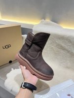 UGG。爆 爆 爆 全球爆单款 2024新款简约火爆流潮时尚穿百着搭轻便舒适的一款羊毛靴 1:面料：头层防水磨砂 2:内里垫脚：釆用百分百纯澳洲进口羊毛 3:大