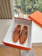 350顶级品质G203所见即所得顶级品质Hermes爱马仕春夏最新Kelly扣时装鞋中跟滚边凉鞋经典的版型 搭配极具辨识度的马家五金扣 上脚超级百搭好看时髦 超