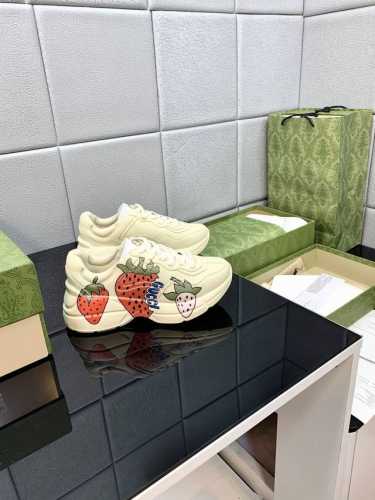 顶级版本 古奇老爹鞋情侣款 做旧皮革角状复古慢跑鞋 消退的巴黎世家姥爷潮 迎来时尚界潮流领军Gucci老爹鞋 原鞋开模 意大利手工代工厂p原楦 古奇原单老爹鞋