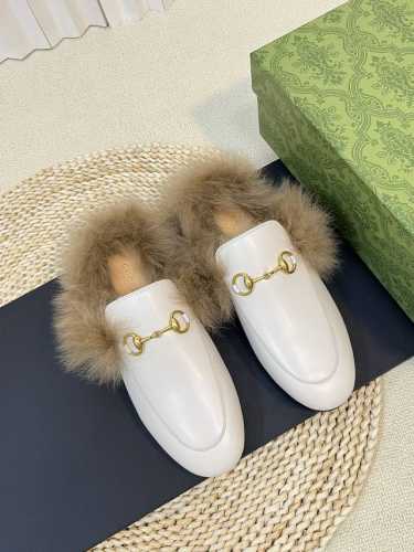 全新升级顶级版本 GUCCI 系列2024专柜最新色来了～托斯卡纳羊毛拖 细节面料采用原版材质 经典时尚托斯卡纳羊毛 毛拖系列 3D打印皮面 原版羊羔毛鞋面 原