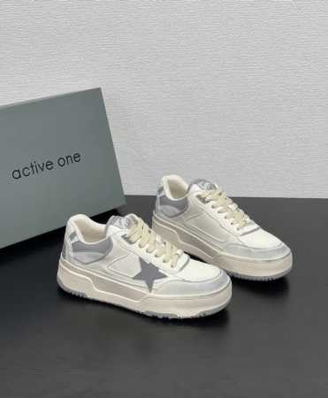 于万千鞋履中，寻觅那一抹独特的星光 霍根时尚运动品牌Active One星星小白鞋，以时尚之名，引领潮流风向作为四季必备基础款，简单、百搭，修饰脚型搭配任意服饰 - 点击图像关闭