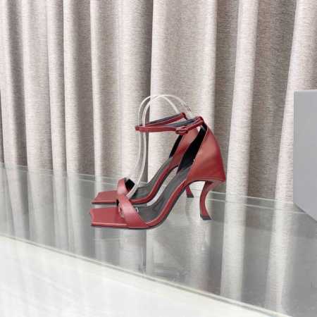 巴黎世家~Balenciaga2025春季新款 高跟凉鞋隆重上市 面料：胎牛面料 大底：真皮大底。 内里和垫脚：全羊皮制作 Size：35 39 34 40 4 - 点击图像关闭