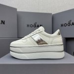 hogan 双杠系列 独家 采用进口丝绸牛皮，内里采用牛皮里，超轻增高发泡底，纯手工绘漆，鞋垫特别软，超级舒服。 高度 : 5.5 鞋底+ 1.5 鞋垫 码数