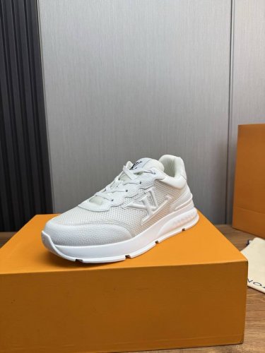 工厂p价 lv.男鞋专柜爆款 官网同步 1:1高品质出货原版牛皮拼舒适网面. 原厂原版底 38-45 38.45定做不退换