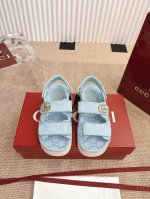 工厂p价 女装女鞋 运动原单 Gucci 古弛凉鞋 25Ss 春夏新款，这款平底凉鞋采用魔术粘带设计，现代感十足且充满运动气息，带来舒适感受。 这款配饰以黑色和
