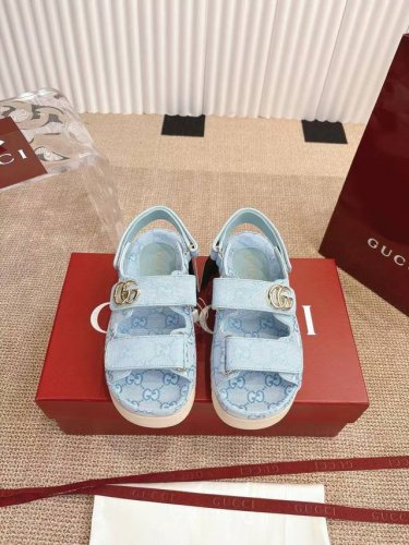 工厂p价 女装女鞋 运动原单 Gucci 古弛凉鞋 25Ss 春夏新款，这款平底凉鞋采用魔术粘带设计，现代感十足且充满运动气息，带来舒适感受。 这款配饰以黑色和