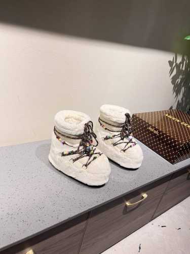 独家顶级版本 Moon Boot2024vs秋冬最新款雪地靴系列 丑萌毛毛雪地靴 忘了UGG吧，时髦人都在穿Moon Boot雪地靴 如果你难以接受UG