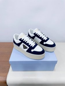 PRAD* P家25ss春季休闲鞋系列 厚底牛皮休闲鞋 原版1:1定制，今年最潮的三角标一脚蹬英伦风复古情侣小白鞋，众多网红上脚，这款鞋，牛皮拼色，注塑三角字母