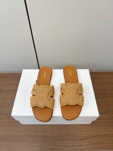 橙子出厂价p celine 赛琳 春夏新款 凯旋门微标平底拖鞋 英伦风休闲凉拖 简约大气时髦 耐看不过时 是时尚圈永不退潮的经典所在 复古的英伦风格 让你穿出不