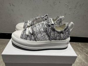 Dior迪奥2025老花 刺绣 厚底帆布鞋 休闲运动鞋 这款 Walk'n'dior 厚底运动鞋是一款时尚单品，提升该系列的格调。 Oblique 印花棉质刺绣