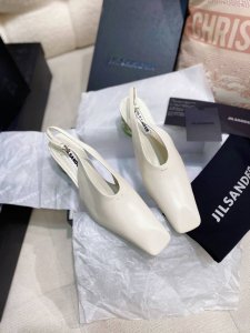 上新Jilsander .超现代主义透明树脂跟凉鞋 市面顶级原单版，Zp对比做货，所有细节都跟柜上一致：包括鞋面皮料，鞋垫内里皮料、刻印Logo，鞋底材质，楦头