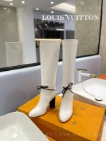 价格： 新款发布会 2024s Louis *uitton 最新高靴 老外提供原版对版开款，3个月研发终于可以上款了。版型绝对正。不含糊。 后包logo 开模定