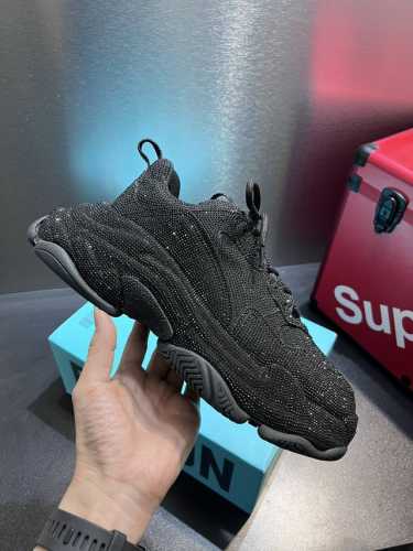 少量出货，先报先拿！ Balenciaga 巴黎世家一代满钻 超奢华重磅满钻 码数35-45
