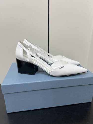 Prada 25ss 早春新款绝美尖头跟鞋 时尚界久违的极简之美经典时尚配色 毫不费力的优雅风来袭 时髦 精致 绝美 包头尖头 开边珠外穿时尚气质简约新款日常拖