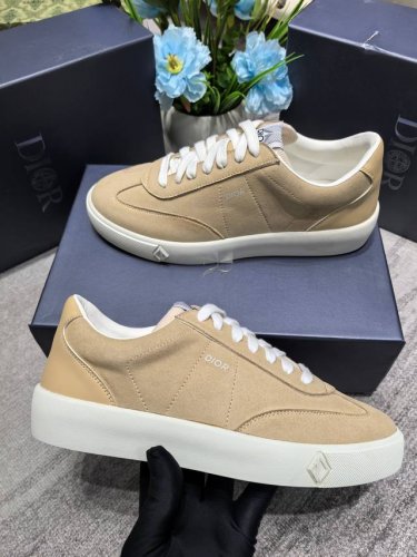 出厂： Dior 迪奥 2025新款 休闲鞋 运动鞋 低帮板鞋 情侣款 码数：35-45