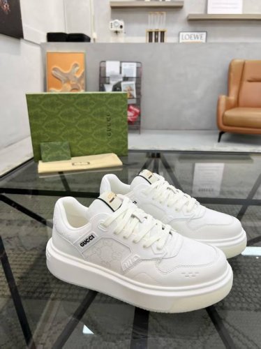 新款男鞋Gucci 最新鞋出货 原单品质 时尚潮流 采用特殊材料 内里网羊皮 全新包装 脚感超舒适 做工简直无可挑剔 码数:38-45