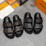 商品商标 Lv [路易威登] 拖鞋 正码.码数: 38-44 45定做不退换 商品材料 精选 印花牛皮鞋面 脚背皮里 原版大底