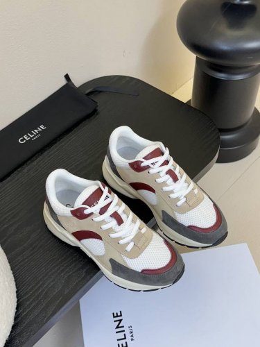CELINE思琳赛琳CELINE RUNNER CR-03运动鞋 鞋舌和鞋后帮饰有CELINE标志运动鞋侧面凹印CR-03字样鞋后帮和侧面压印CELINE标志厚