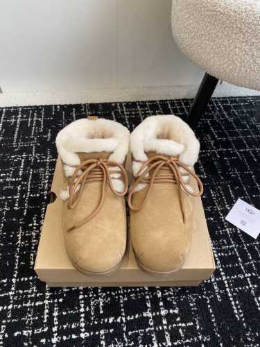 代购级 UGG 2024新款出炉卡皮巴拉胖头鞋，系列刻在基因里的松弛感 X拒绝精神内耗 ，卡皮巴拉”潮流风向标，经典胖头拖鞋 卡通可爱造型让你的穿搭更具吸引力突