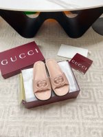 出厂 Gucci古琦25夏季新款凉拖鞋 匠心打造 缀饰一眼可辨的双G 立体标为整个设计注入一抹精致优雅气息 原版定制牛皮 内里定制羊皮 橡胶大底 码数35-39