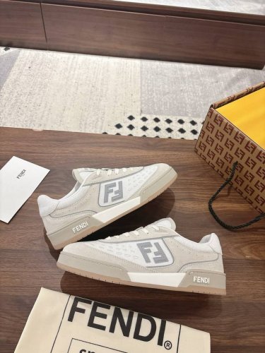 情侣款顶级版本 批 女 35-40 40定做 批 男 39-45 45定做 Fend*芬迪2025新春爆款系列 情侣休闲运动鞋 Fd Match 原版Rmb10
