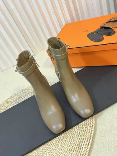 Herm*s 爱仕秋冬新款短靴 顶级品质 Hermes 经典款 Kelly扣短靴 上脚超级有气质 而且也是官网主推款 经典永不落时 鞋面全小牛皮 内里羊