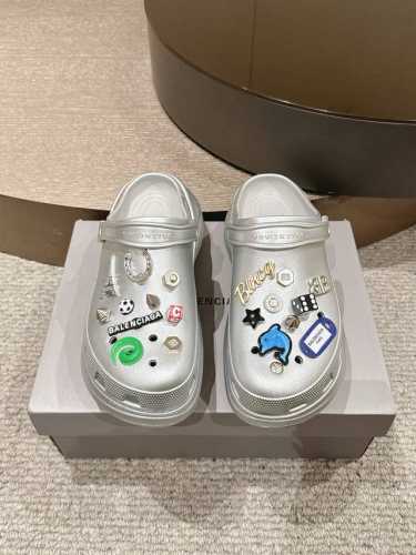 出厂 男装10、 巴黎世家Balenciaga 春夏最新情侣款洞洞鞋，25春季新款黑马单品,海内外时尚博主纷纷上脚大秀，火遍海内外社交平台，时尚达人必入款，各种