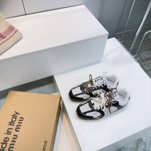 高品质出厂皮面 顶级品质情侣款 新色 miumiu 530 2025春夏新款联名款Nb复古网面运动鞋休闲鞋 Miu Miu 缪缪大秀上爆出的这双与New Bal