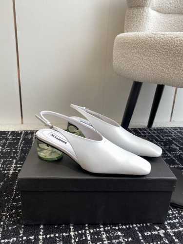 代购级 JIL sander 小众潮牌 24春夏超现代主义水晶透明跟 方头系列单鞋 凉鞋！这款现代风格凉鞋醒目吸睛，微风轻轻吹过，脚下的每一步都应该轻盈而自在。