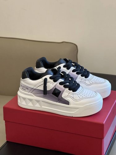 出厂: Valenti No Fw23 New Arrival v家 One Stud情侣款 运动鞋秋冬新配色 麂皮面料搭配皮革 质感拉满的节奏 舒适好穿 增高