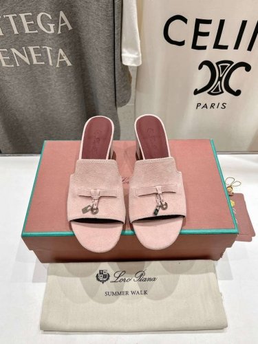 高版本出厂 高跟 Loro Piana* Lp 诺悠翩雅2025Ss春夏新款高跟拖鞋 市场顶级品质 极简高级大方～高级而舒适的气息～ 夏天当然就得美美哒～ 上脚