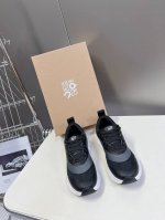 400 Loewe罗意威 X On Cioudtilt2.0跑鞋情侣款 罗意威 Xon 昂跑全新合作系列 时尚，品牌与瑞士高性能运动品牌On携手打造的此系列作品