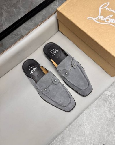 元Christian Louboutin Cl 高端真皮夏季男士拖鞋，进口反绒牛皮，牛皮内里，牛皮内里让鞋子穿在脚上时尚又舒适，原版真皮大底，码数：39-44